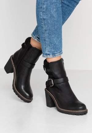 Snørestøvletter - black