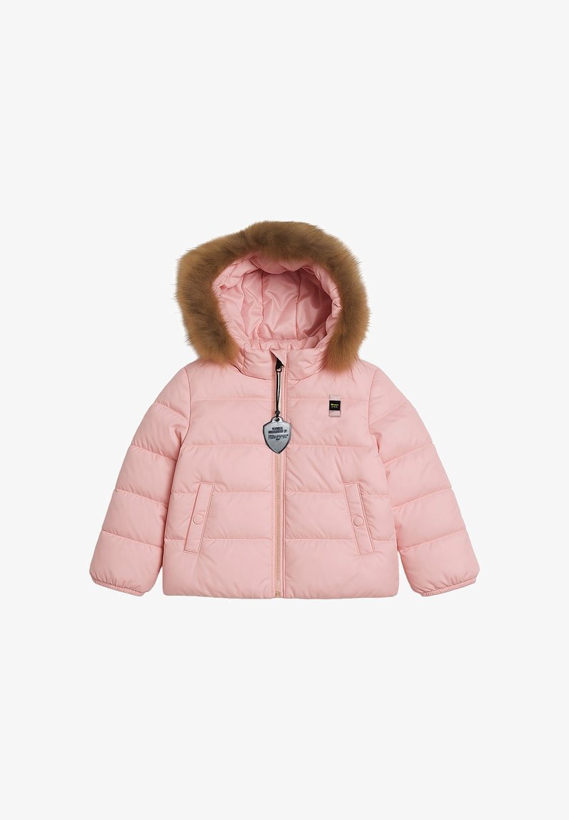 Giacca puffa rosa con cappuccio in pelliccia marrone staccabile, zip frontale e due tasche con pattina. Presenta una toppa con logo sul petto.