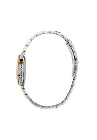 Silberne und goldfarbene Metalluhr mit elongated Gehäuse, rundem Zifferblatt und einem Gliederarmband. Hat einen schwarzen Akzent an der Krone.
