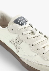 Scalpers FORD - Sneakers laag - off white