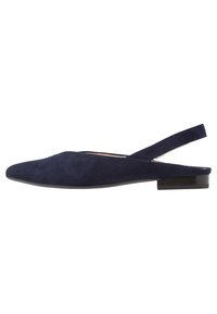 Marineblå ruskind slingback-flats med rundet tå, lav hæl og åben bagpå design for nem påtagning. Glat tekstur med minimal detaljering.