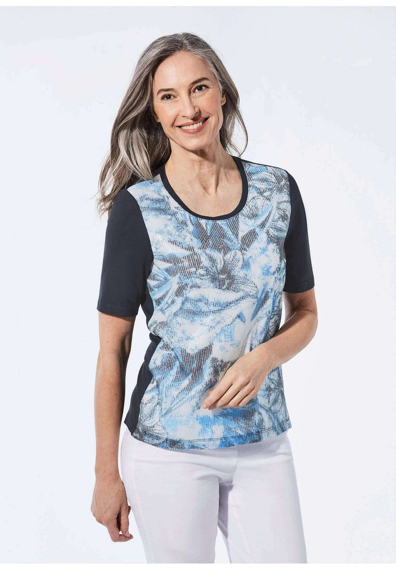 Blauw-wit bloemenprint top met korte zwarte mouwen en een ronde hals. Kenmerkt zich door een gladde textuur en een relaxte pasvorm.