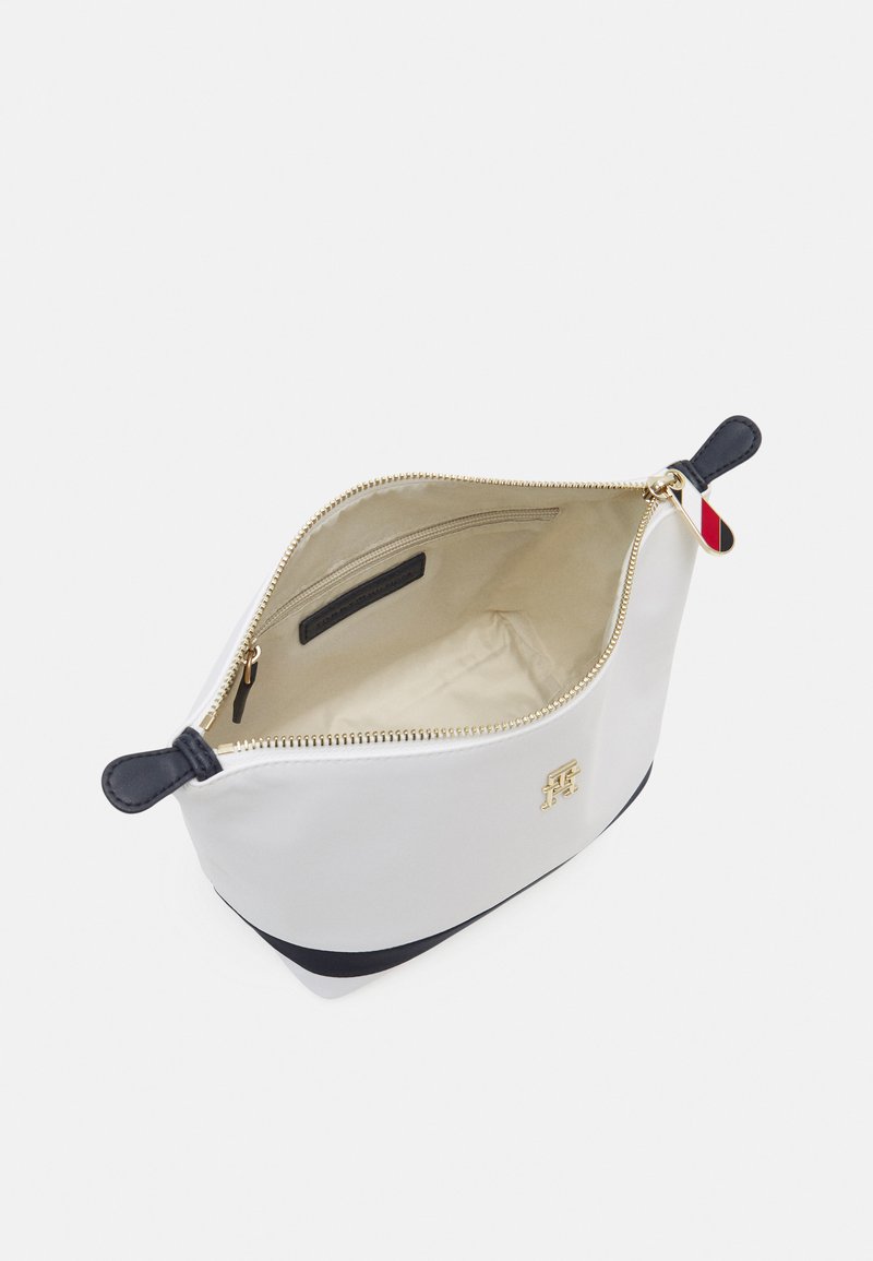 poppy washbag tommy hilfiger