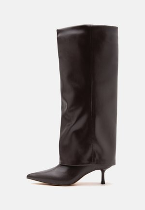 Black knee-high leather boot with pointed toe and slim mid-height heel, displayed on plain white background.