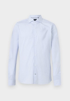 Chemise habillée bleu clair à manches longues avec un petit motif de points foncés, boutonnée sur le devant, col italien et poignets à un bouton.