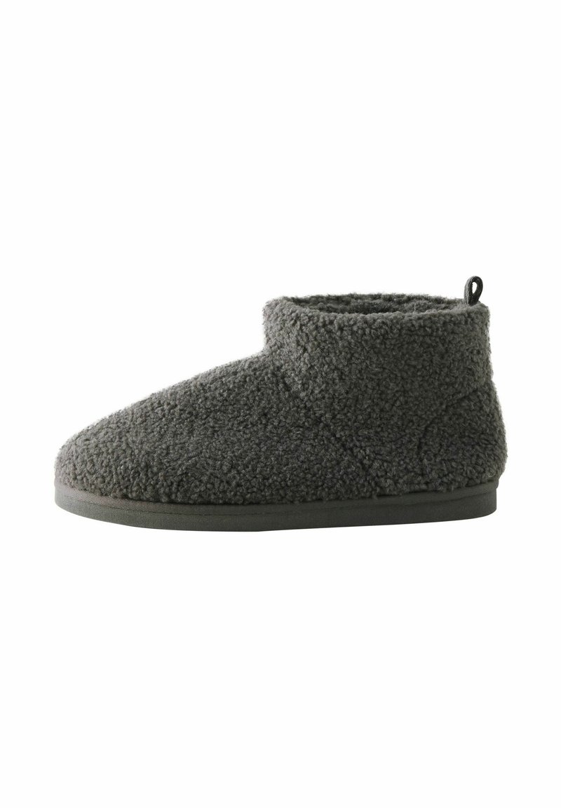 Mørkegrå fleece ankel sliders med gummisål og et lille trækstrop bagpå.