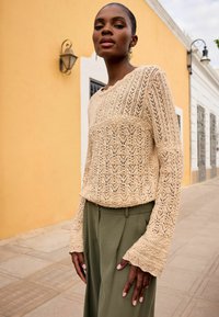 Love & Roses LONG SLEEVE REGULAR FIT - Džemperis - beige