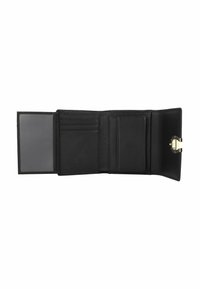 Billetera de cuero negra con un acabado texturizado, que presenta múltiples ranuras para tarjetas, una ventana clara para identificación y un cierre con broche dorado.