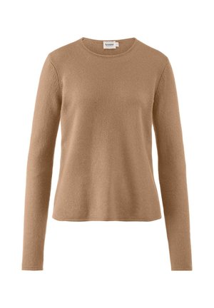 Lange mouwen, camelkleurige gebreide trui met een ronde halslijn en een rechte zoom, plat afgebeeld op een witte achtergrond.