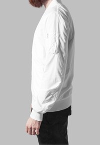 Urban Classics Bomberjacka - white