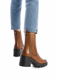 Carmela Botines con plataforma - camel