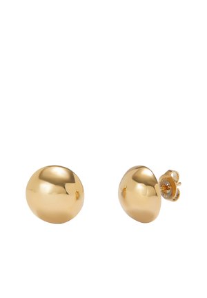 Petites boucles d'oreilles en or rondes et polies avec des fermoirs papillon, présentées sur un fond blanc.