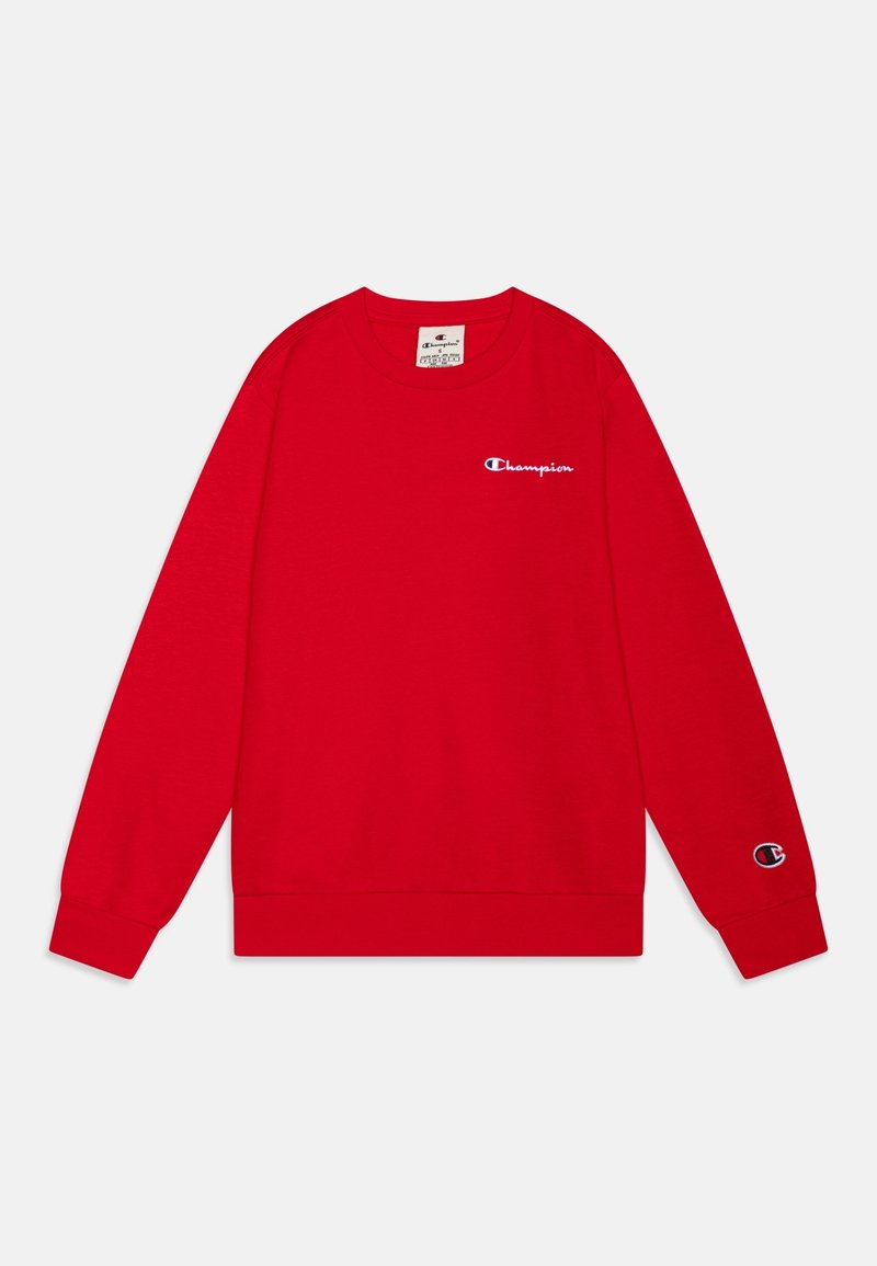 Sweat-shirt rouge à manches longues Champion avec logo blanc sur la poitrine et petite étiquette logo sur le poignet gauche, style col rond.