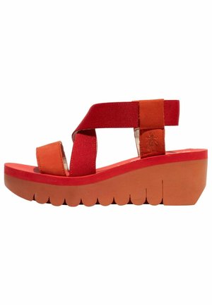 Rode sleehaksandaal met elastische kruisbandjes, leren hielband en een gegolfde zool, ontworpen voor casual gebruik.