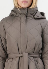 VILA VIKANTE QUILTED COAT - Vinterkappa /-rock - brown