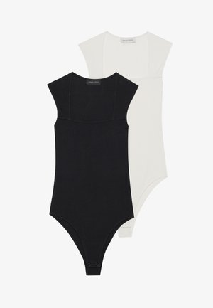 Twee bodysuits in zwart en wit, met korte mouwen, een vierkante halslijn en een gladde, rekbare stof met drukknoopsluitingen aan de onderkant.