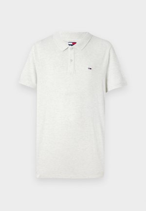 Lysegrå polo t-shirt lavet af blødt stof, med klassisk krave, to knapper og et lille logo på venstre bryst. Korte ærmer.
