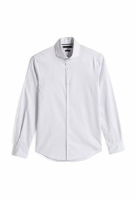 Camisa de manga larga de color azul claro, con finas rayas verticales, cuello con botones y botones blancos en la parte delantera. Textura de tela suave.