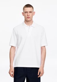 Sélectionné, off white