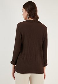 LELA REGULAR FIT - Kardigán - brown