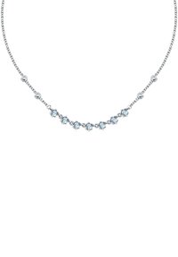 Collana in argento con catena decorata da pietre rotonde e a forma di stella di colore blu chiaro alternate, realizzata con finitura in metallo lucido.