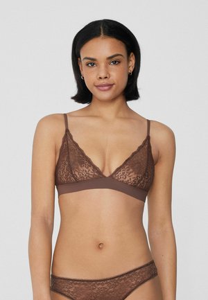 Bralette en dentelle marron de forme triangle, avec des bretelles ajustables et une bande lisse. Présente un motif en dentelle florale et une texture douce.