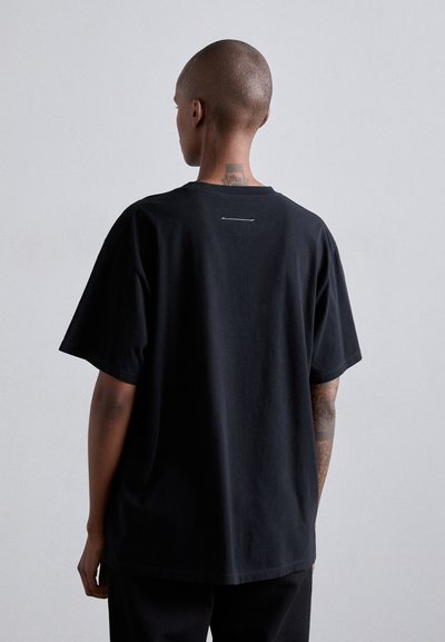 MM6 Maison Margiela T-shirt estampada - black