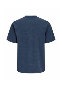 Μπλε σκούρο κοντομάνικο T-shirt με διακριτική οριζόντια υφή, λαιμόκοψη στρογγυλή και κανονική εφαρμογή, εμφανιζόμενο από πίσω.
