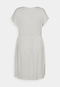 Mamalicious Curve MLALISON DRESS - Vestido de malha - snow white/black