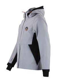 Grå och svart jacka med dragkedja, huva och elastiska ärmslut. Har en logotyp på bröstet och en lagerdesign. Slät textur.