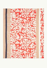 Foulard en soie avec un motif floral rouge et blanc, bordé de sections beige et marine. Texture douce avec un design léger et fluide.