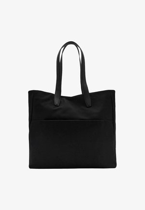 Borsa tote nera con due manici lunghi, realizzata in tessuto liscio. Presenta una tasca frontale e un design minimalista. Nessun hardware o motivo visibile.