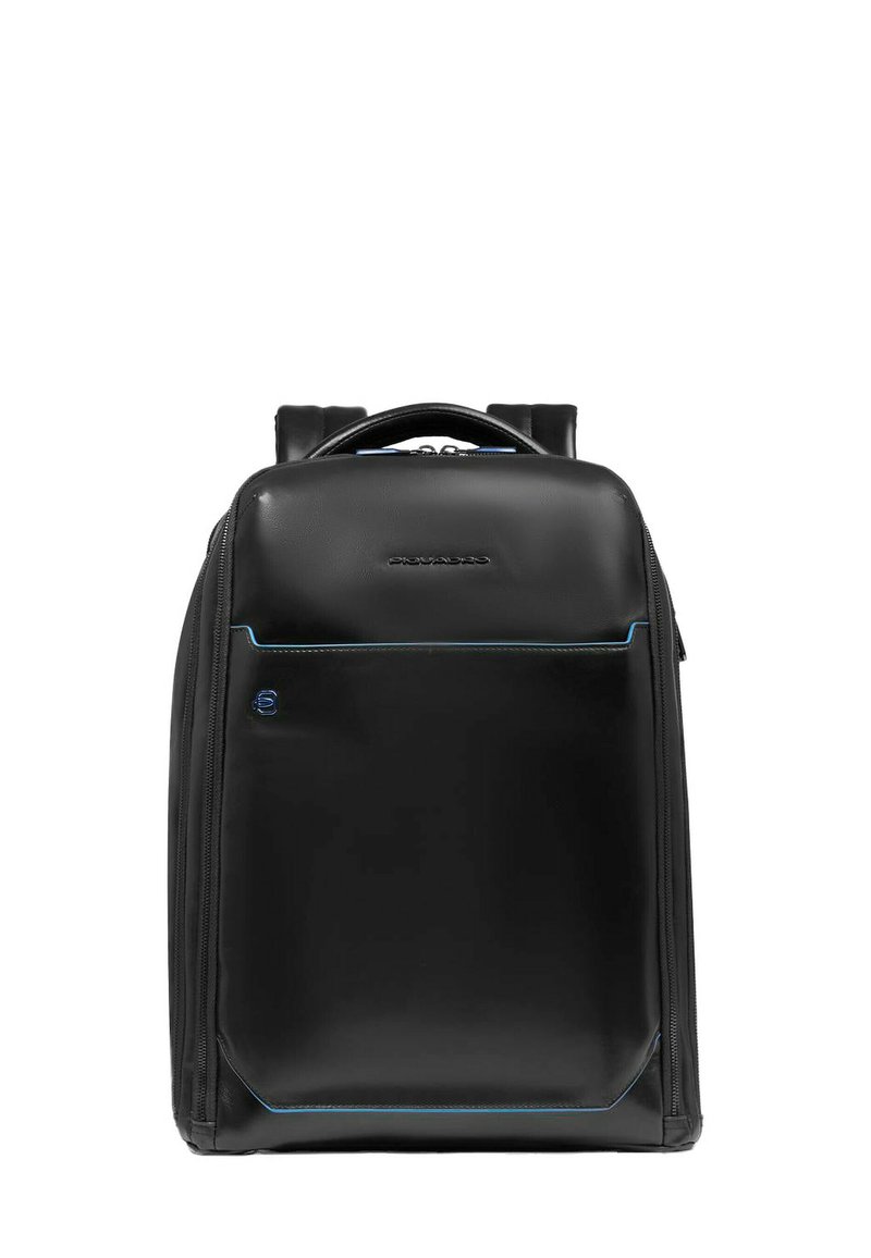 Zaino nero in materiale liscio, con tasca frontale con dettagli blu, maniglia superiore e spallacci imbottiti.