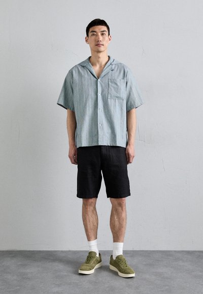 NN.07 CROWN - Shorts - black