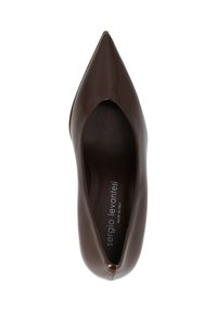 Ballerina donna in pelle lucida marrone scuro a punta con "sergio levantesi Made in Italy" stampato sulla soletta.