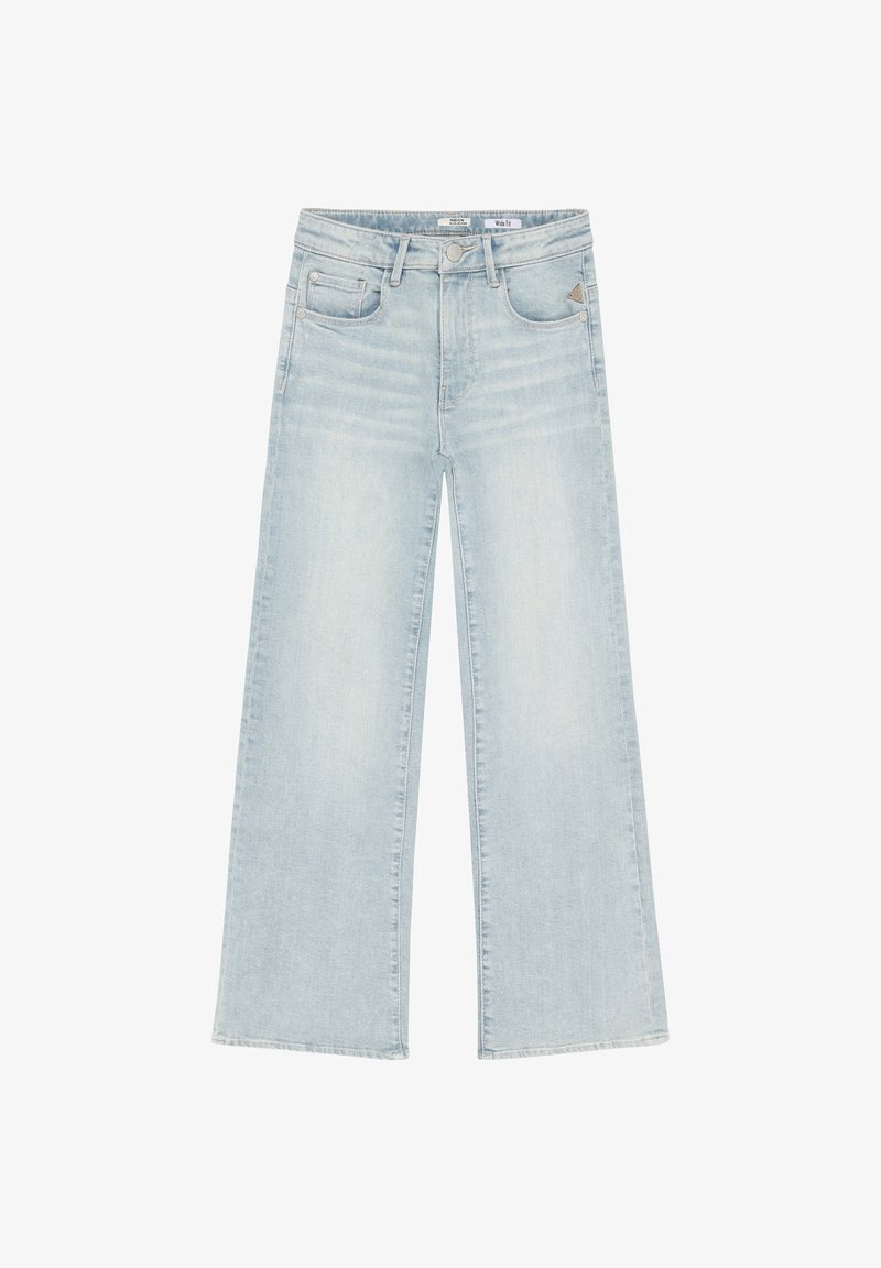 Lyseblå jeans med bred pasform, høj talje, forlommer og knaplukning på hvid baggrund.