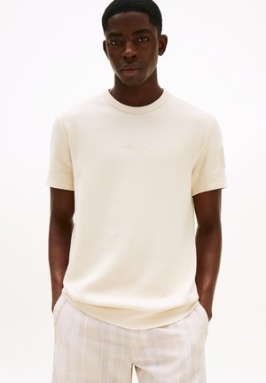 WAFFLE SCRIPT TEE - Camiseta básica - desert sand dune