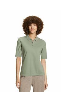 Korte mouwen polo shirt in groen, gemaakt van een gladde katoenmix. Beschikt over een klassieke kraag, drie knopen langs de sluiting en een getailleerd design.