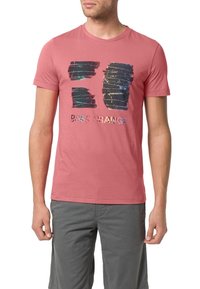 Krátký rukáv, tričko s kulatým výstřihem z růžové bavlny s grafickým potiskem modrým a stříbrným textem "BOSS ORANGE." Hladký materiál.