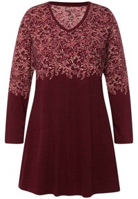 Weinrote Tunika-Kleid mit langen Ärmeln, V-Ausschnitt und floralem Muster in Rosa- und Weißtönen über der Brust; weicher, strukturierter Stoff.