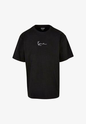 Fekete pamut póló kerek nyakkivágással és rövid ujjal. Bal mellen fehér, aláírás stílusú logó található. Normál szabású.