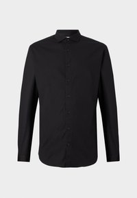 Camisa negra de manga larga con botones y cuello, siete botones en la parte delantera y dobladillo redondeado sobre un fondo blanco liso.
