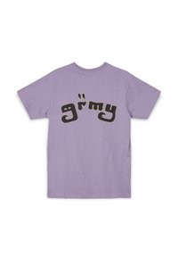 Camiseta de manga corta en color lila con gran texto negro "grimy" en la espalda. Hecha de una tela suave, tiene un corte relajado y una textura lisa.