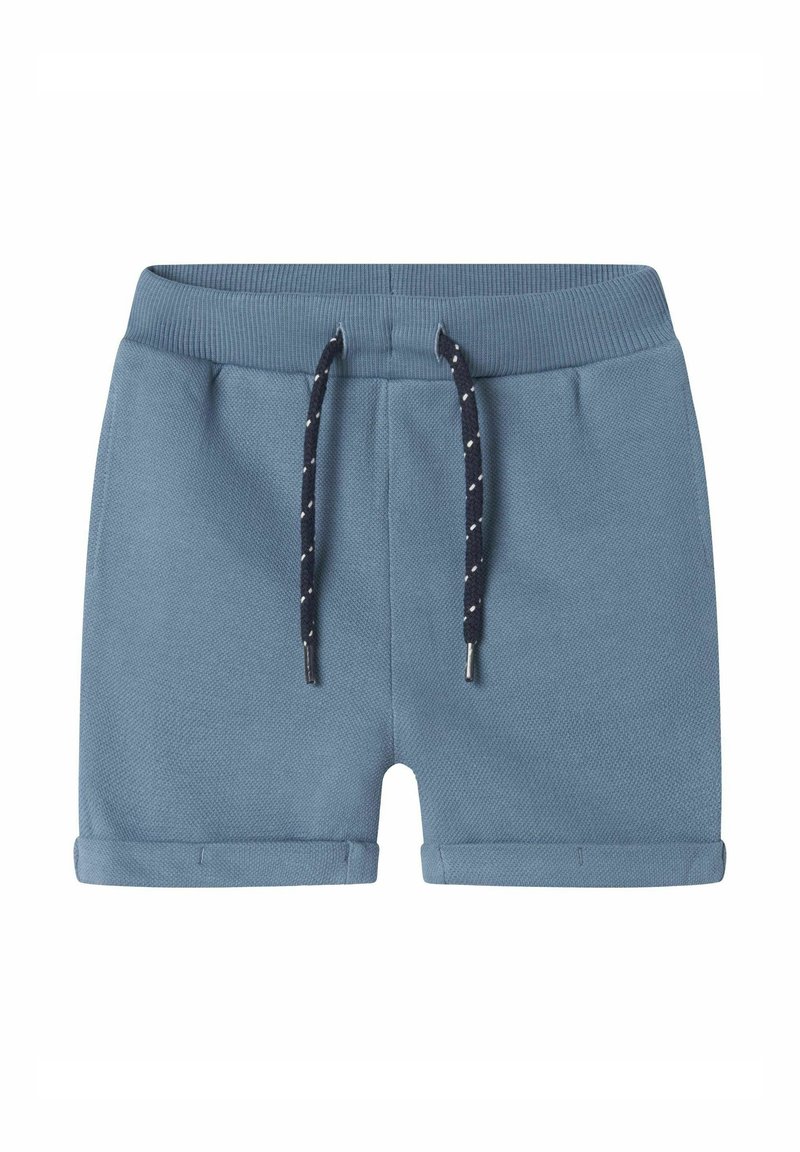 Niebieskie szorty wykonane z tkaniny w plecionkę o teksturowanym wzorze. Posiadają ribbę w pasie, regulowany sznurek oraz zwinięte dolne krawędzie.