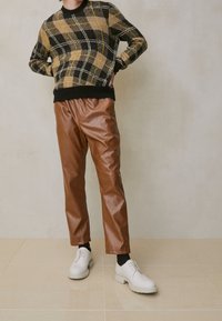 J.LINDEBERG Stickad tröja - brown