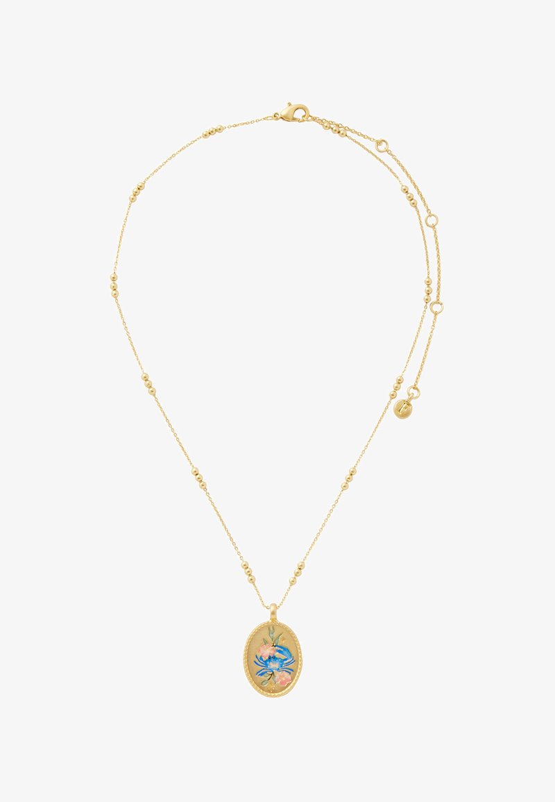 Gouden ketting met kleine ronde kralen en een ovaal hangertje met een ontwerp van een blauwe krab en roze bloemen.