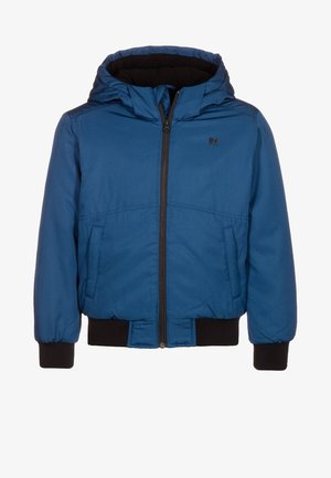 Modrá zateplená bunda s kapucí, texturovaná látka, přední zip a černé elastické manžety. Obsahuje boční kapsy a minimalistické logo.