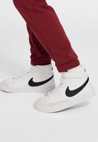 Nike Sportswear SPORTSWEAR - Trenirka - team red cave stone photon dust white