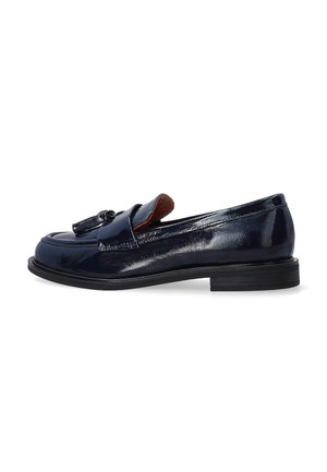 Mørkeblå laklæder loafers med kvastdetalje og lav sort stakket hæl, sidevisning på hvid baggrund.