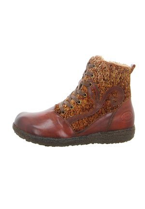 Braune Leder-Stiefeletten mit einem Obermaterial aus strukturiertem, gewebtem Stoff, rundem Zehenbereich und Schnürdesign. Enthält ein dekoratives Wirbel-Detail.